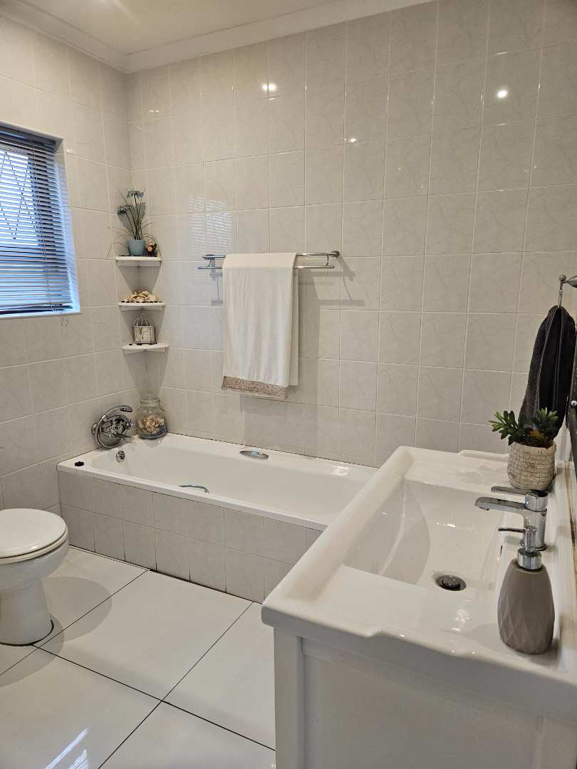 To Let 4 Bedroom Property for Rent in Kamma Heights Eastern Cape